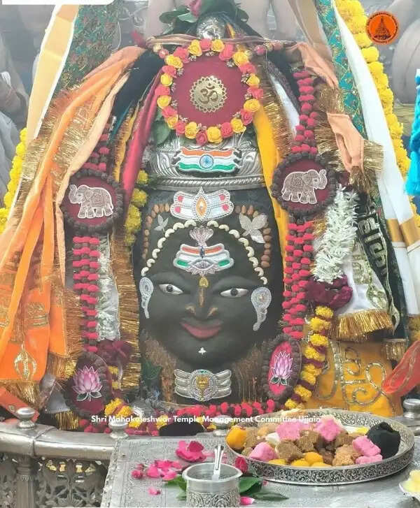 तिरंगा त्रिपुंड से सजे बाबा महाकाल,&nbsp;भस्म आरती में दिखा देशभक्ति और शिवभक्ति का अद्भुत संगम