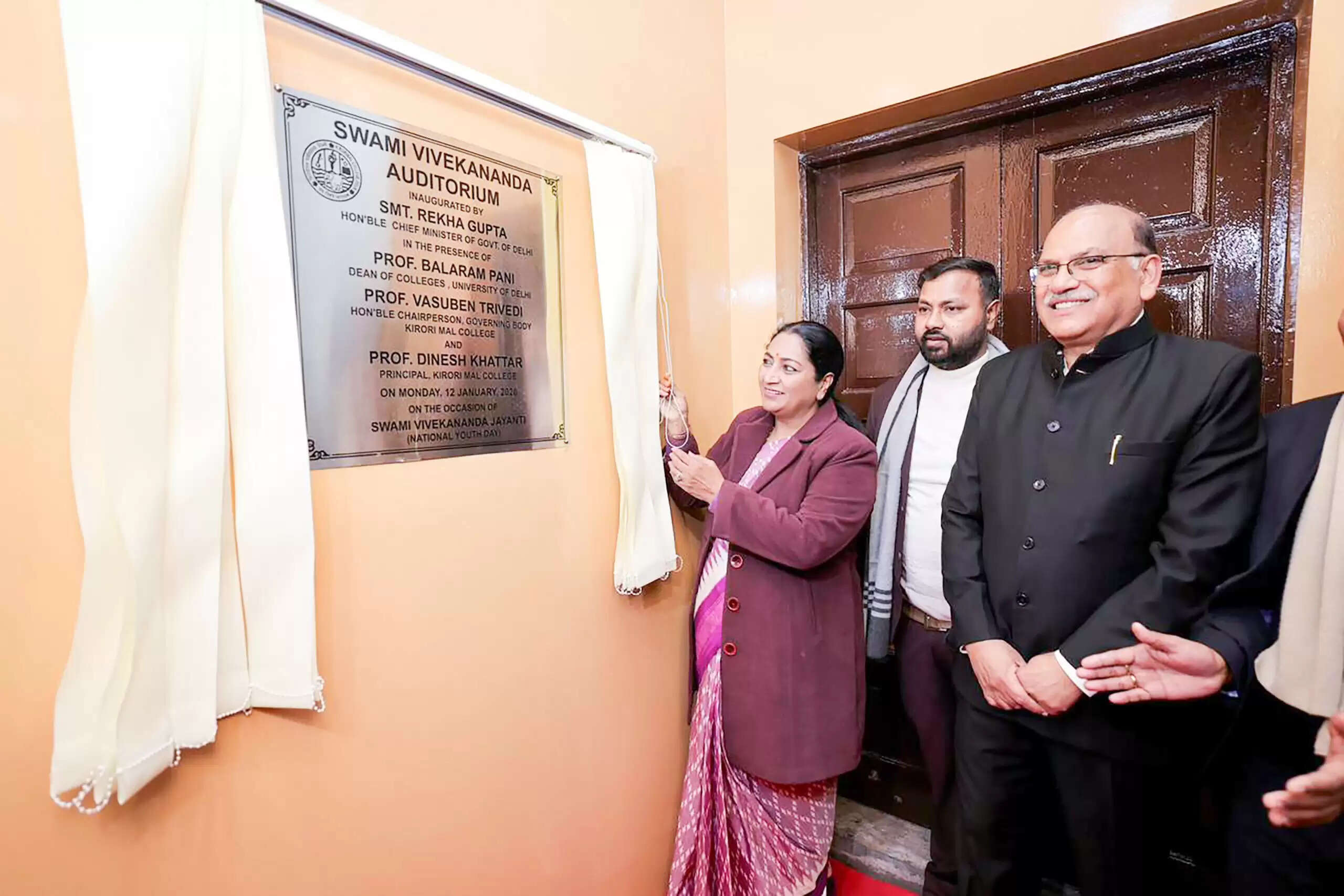 मुख्यमंत्री ने स्वामी विवेकानंद ऑडिटोरियम का किया लोकार्पण