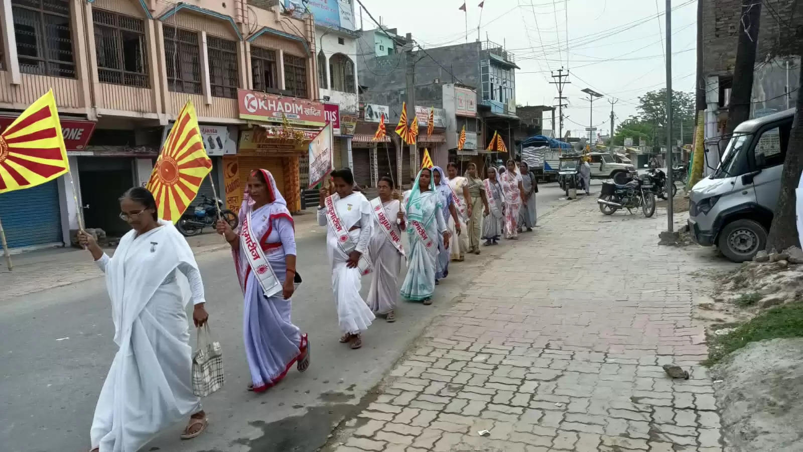 व्यसन मुक्ति दिवस पर ब्रह्माकुमारी की बहनो ने निकाली जागरूकता यात्रा