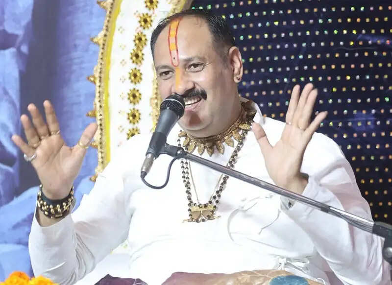 सत्य के मार्ग पर चलने वालों को निंदा और उपेक्षा से विचलित नहीं होना चाहिएः पंडित प्रदीप मिश्रा