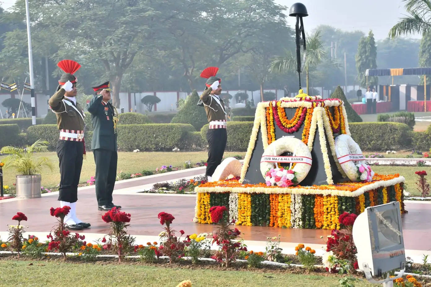 मथुरा : बसंतर दिवस पर बहादुर सैनिकों को अर्पित की गई श्रद्धांजलि