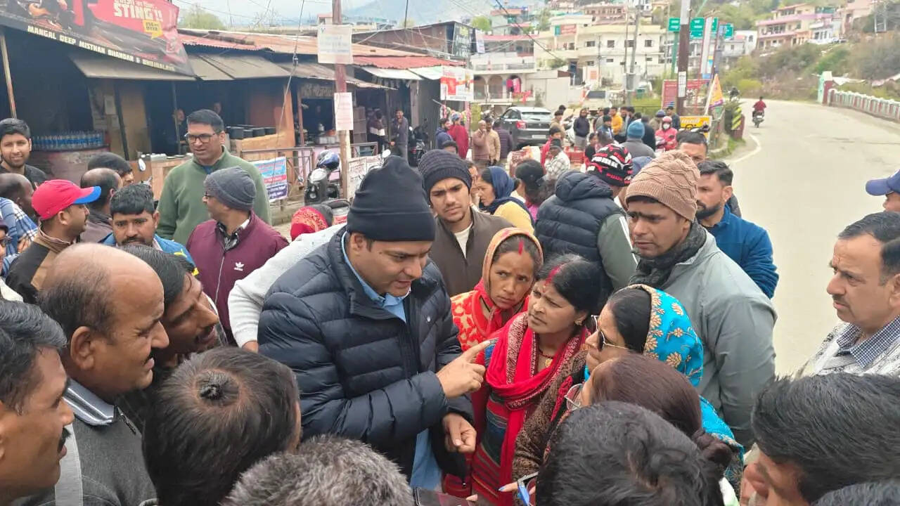 चंपावत: गैस वितरण व्यवस्था में सुधार के लिए जिलाधिकारी की पहल