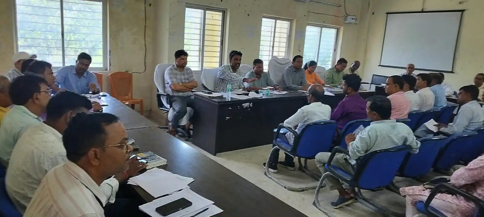 ग्रामीण विकास योजनाओं की प्रगति की डीडीसी ने की समीक्षा