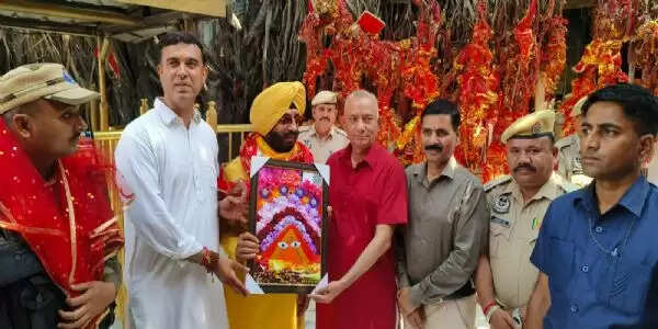 देश के गद्दारों पर बरसे बिट्टा, मां चिंतपूर्णी का लिया आशीर्वाद