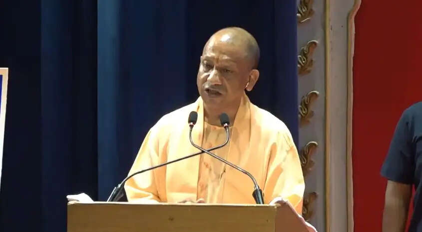 जातिवाद के नाम पर देश को लूटने वाले राष्ट्रद्रोहियों से सावधान रहें : मुख्यमंत्री योगी