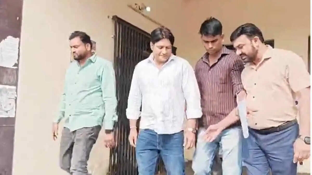 जांजगीर में एसीबी की बड़ी कार्रवाई, 35 हजार रुपये रिश्वत लेते तीन अधिकारी रंगे हाथ गिरफ्तार