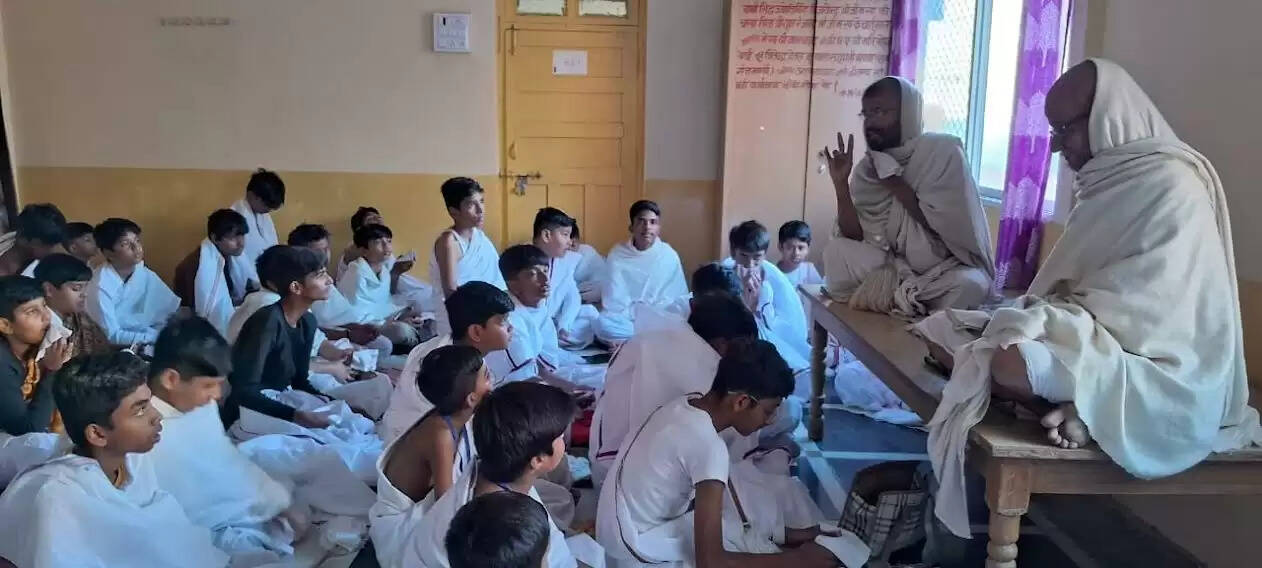 मंदसौर में चायनीज मांझे का विरोध, गांधी चौराहे पर किया प्रदर्शन