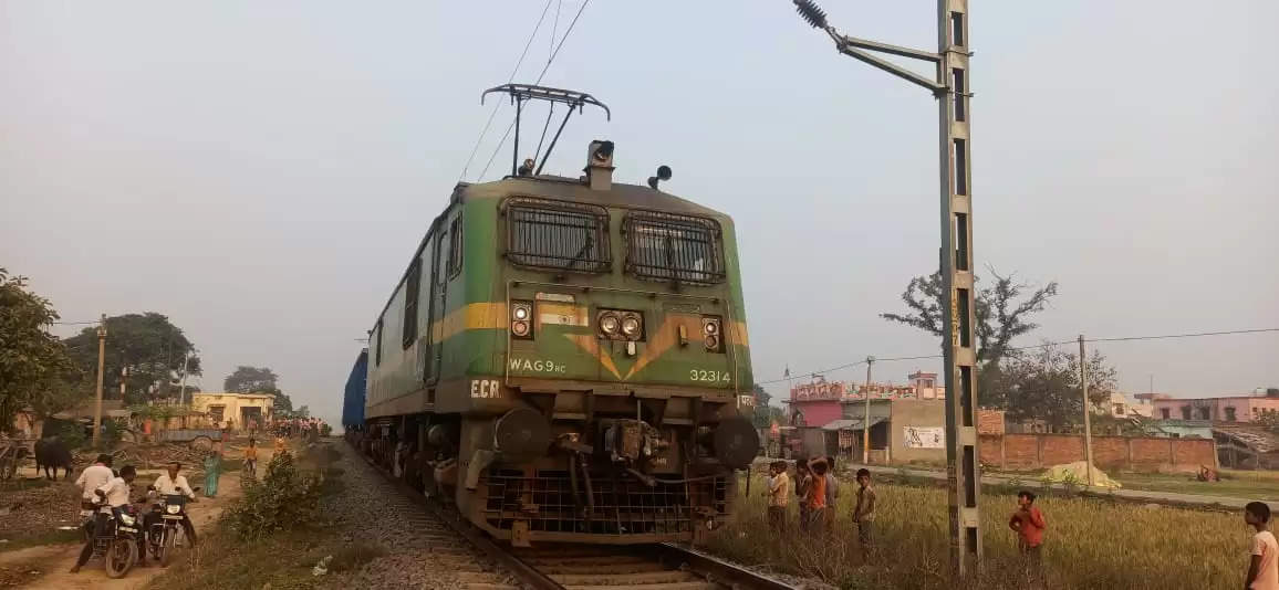 जयमूर्त्तिनगर हाॅल्ट के समीप ट्रेन का इंजन फेल,रक्सौल-सीतामढ़ी रेलखंड घंटो रहा बाधित