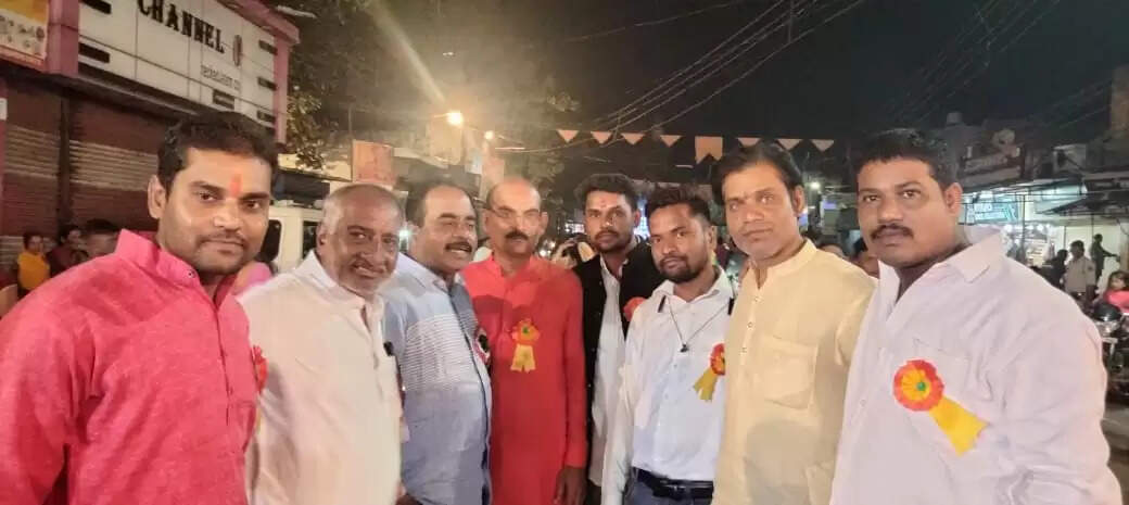 रायपुर : मुख्यमंत्री भूपेश बघेल नया मंगल बाजार गुढ़ियारी पहुंचकर मां दुर्गा के नौ कन्या रुपों के दर्शन किए