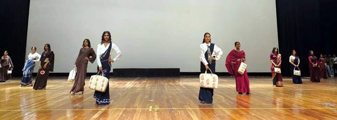 हिसार : गुजवि के ऑडिटोरियम में छात्र-छात्राओं की प्रस्तुति पर लगातार बजती रही तालियां