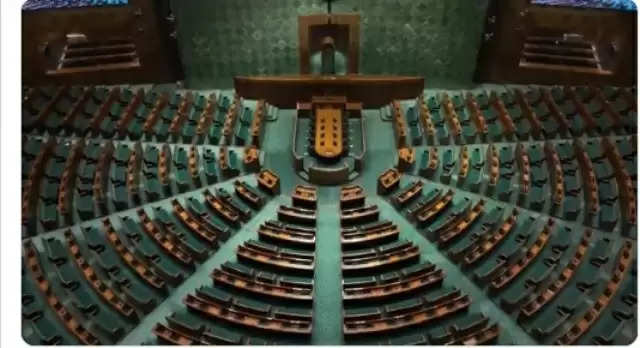 प्रधानमंत्री ने नागरिकों के वॉयसओवर के साथ नई संसद का वीडियो साझा किया