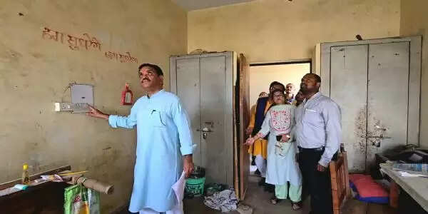 बाराबंकी की जिला समाज कल्याण अधिकारी और छात्रावास निरीक्षक निलंबित