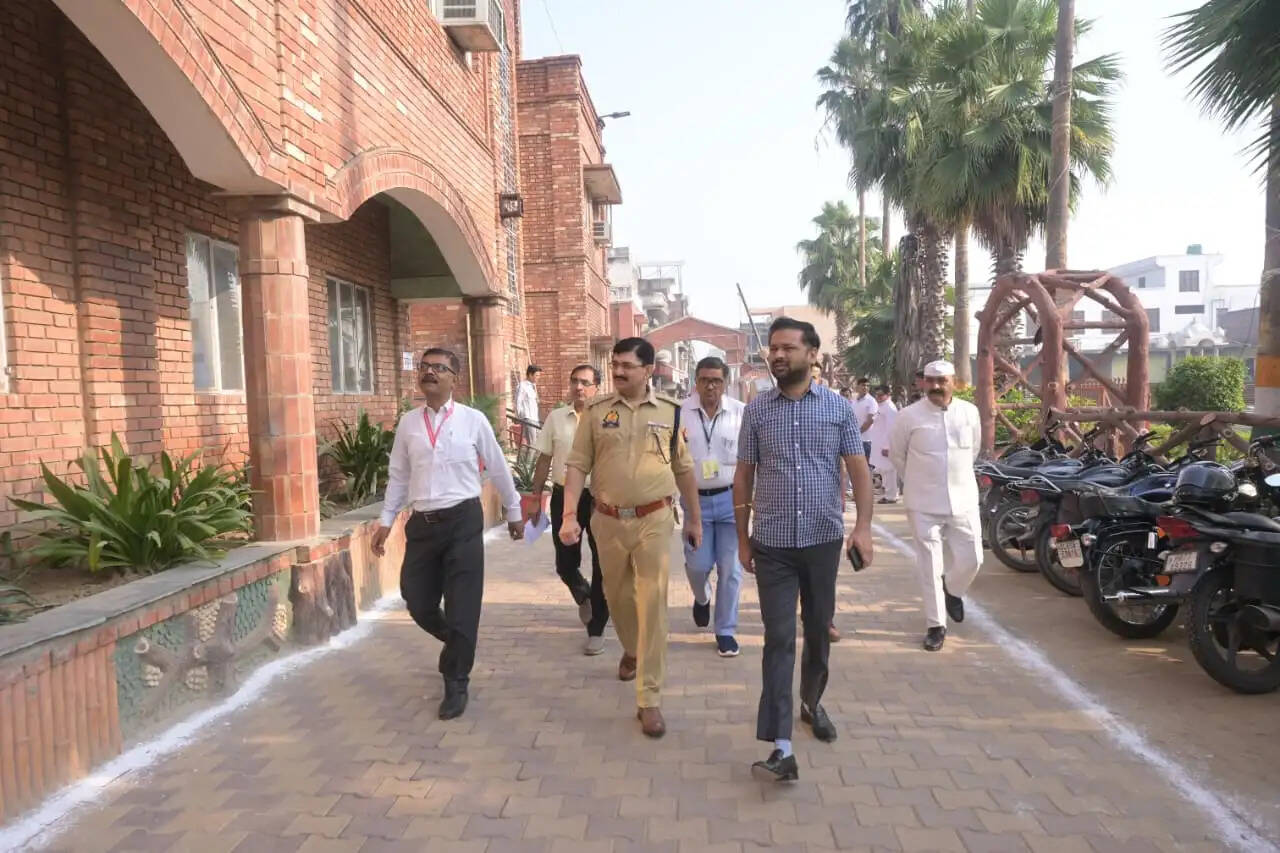 बागपत में एमएलसी चुनाव के लिए वोटिंग जारी, सुबह 10 बजे तक 8.37 फीसदी मतदान