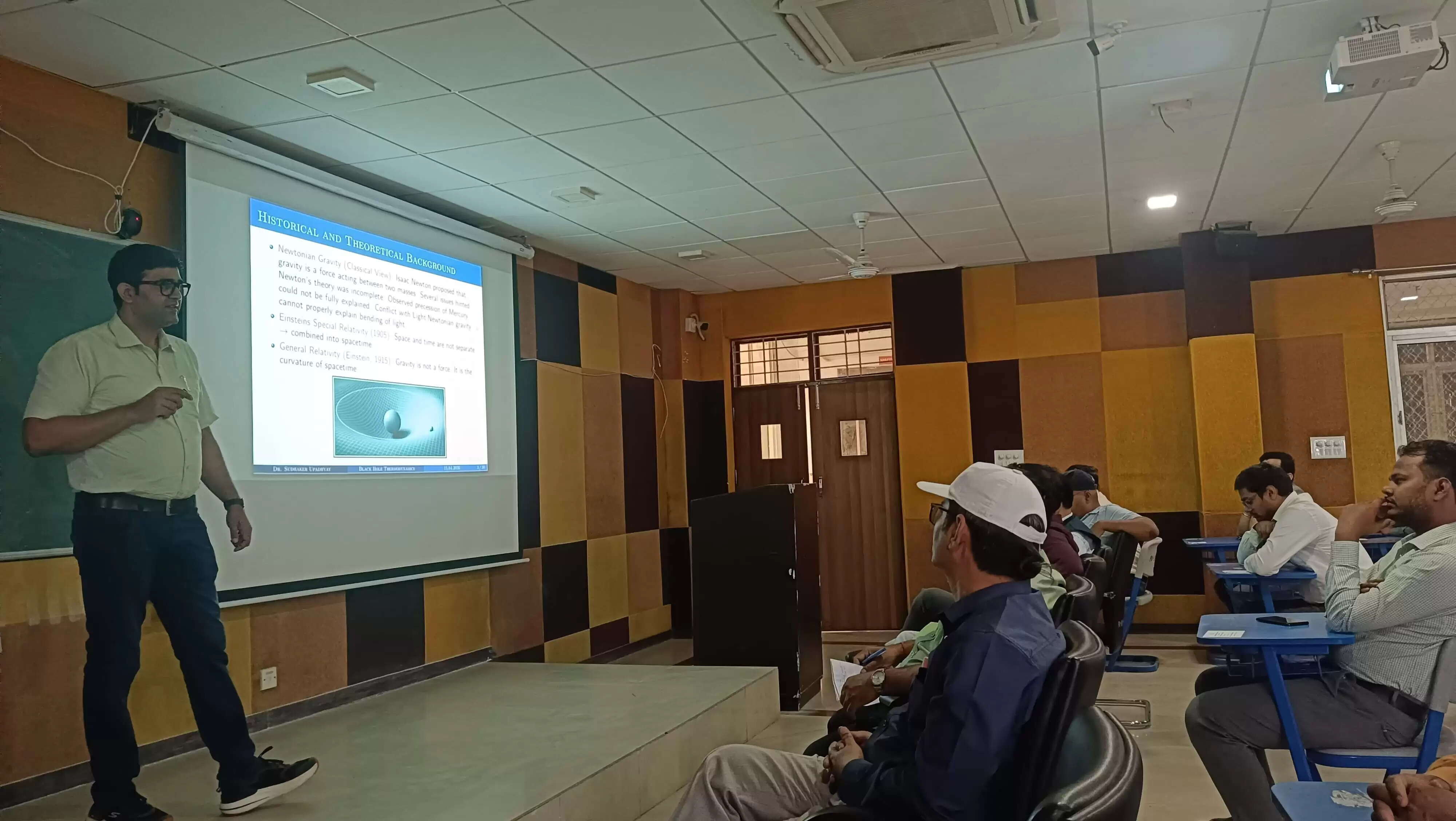 पूर्वांचल विश्वविद्यालय में ‘ब्लैक होल थर्मोडायनेमिक्स’ विषय पर व्याख्यान, छात्रों को मिली नई वैज्ञानिक समझ