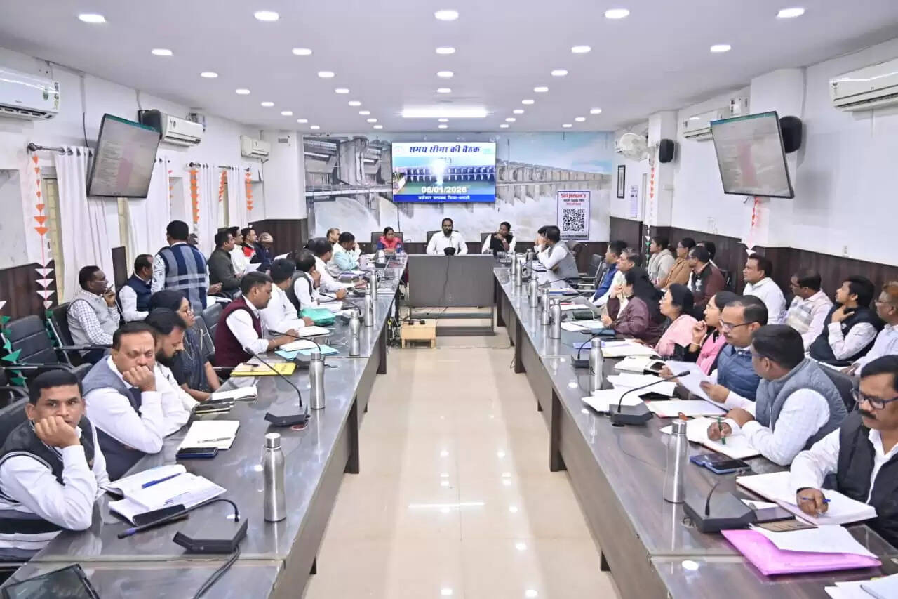 धमतरी : गणतंत्र दिवस आयोजन को लेकर कलेक्टर ने ली अधिकारियों की बैठक, सौंपी जिम्मेदारियां