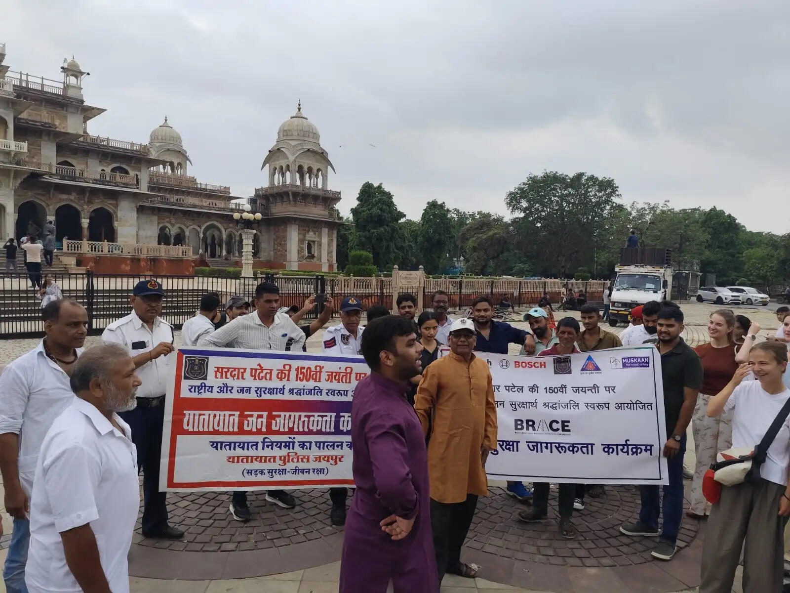 अल्बर्ट हॉल पर नुक्कड़ नाटक से दिया यातायात नियमों की पालना का संदेश