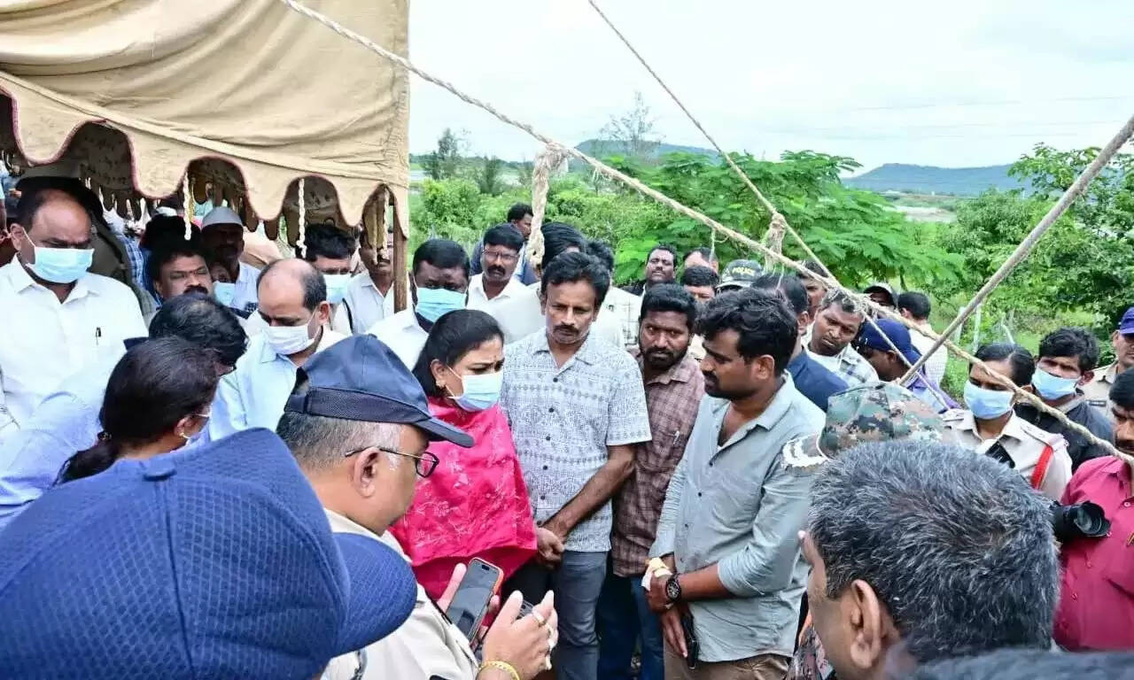 कुरनूल बस का हादसा .. 16 टीमें जांच कर रही हैं: राज्य गृह मंत्री अनीता का आधिकारिक बयान