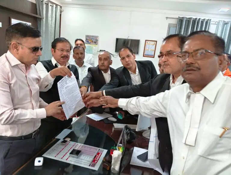 वकीलों ने बालू-गिट्टी के अंधाधुंध खनन को बताया हीटवेव का बड़ा कारण, छेड़ा आंदोलन