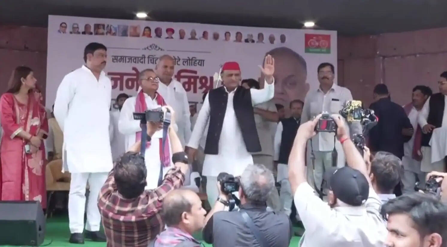 जनेश्वर मिश्र ने जीवनभर समाजवादी आंदोलन को आगे बढ़ाया : अखिलेश यादव