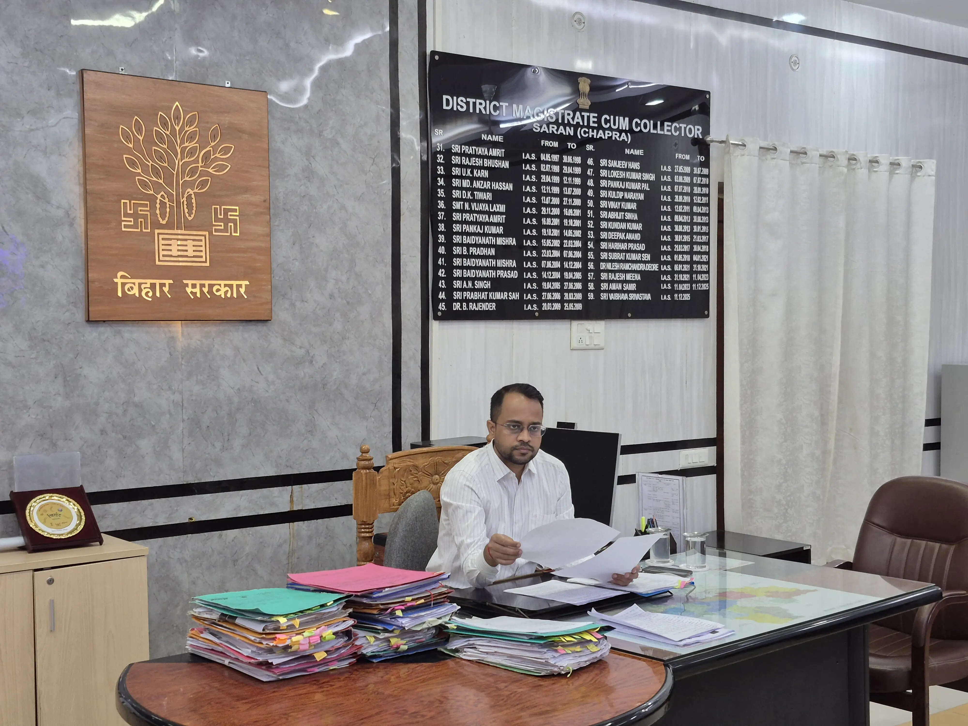 निबंधन कार्यालयों में अब पेपरलेस रजिस्ट्रेशन में तेजी लाएं : जिलाधिकारी