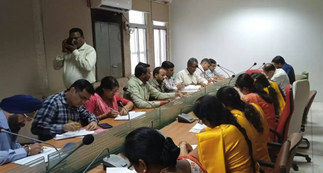 भोपाल: राजभाषा पखवाड़े में मंडल कार्यालय में हुई शुद्ध लेखन प्रतियोगिता