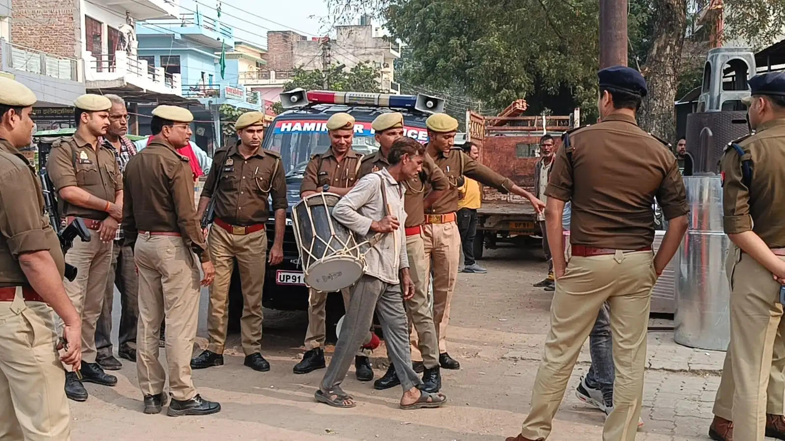 गैंगस्टर आरोपी सपा नेता सहित भाई व पुत्र की डेढ़ सौ करोड़ की संपत्ति कुर्क