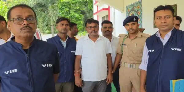 उद्योग विभाग के महाप्रबंधक 50 हजार घूस लेते निगरानी के हत्थे चढ़े