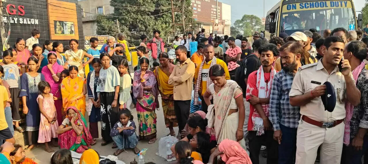 सड़क दुर्घटना में दो की मौत, विरोध में जाम हुआ सड़क