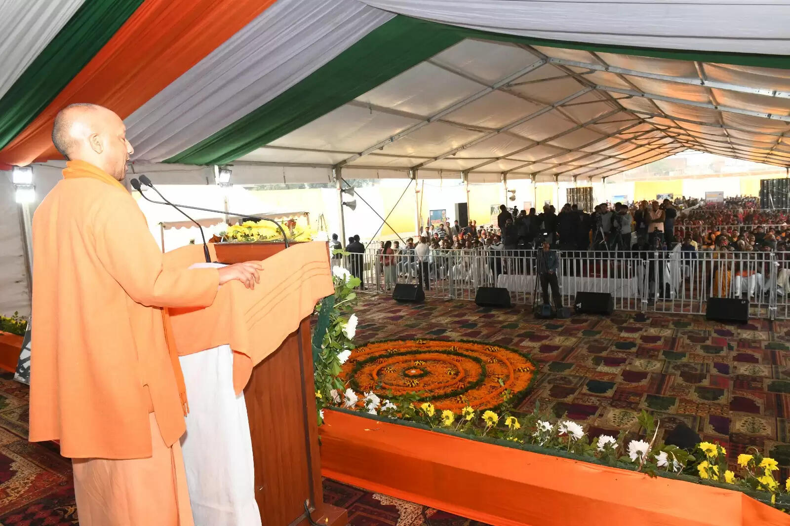 विकास के आयामों को बंद करती थीं पिछली सरकारें : योगी&nbsp;आदित्यनाथ