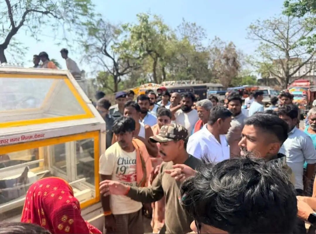 ओवरब्रिज के नीचे युवक का शव बरामद