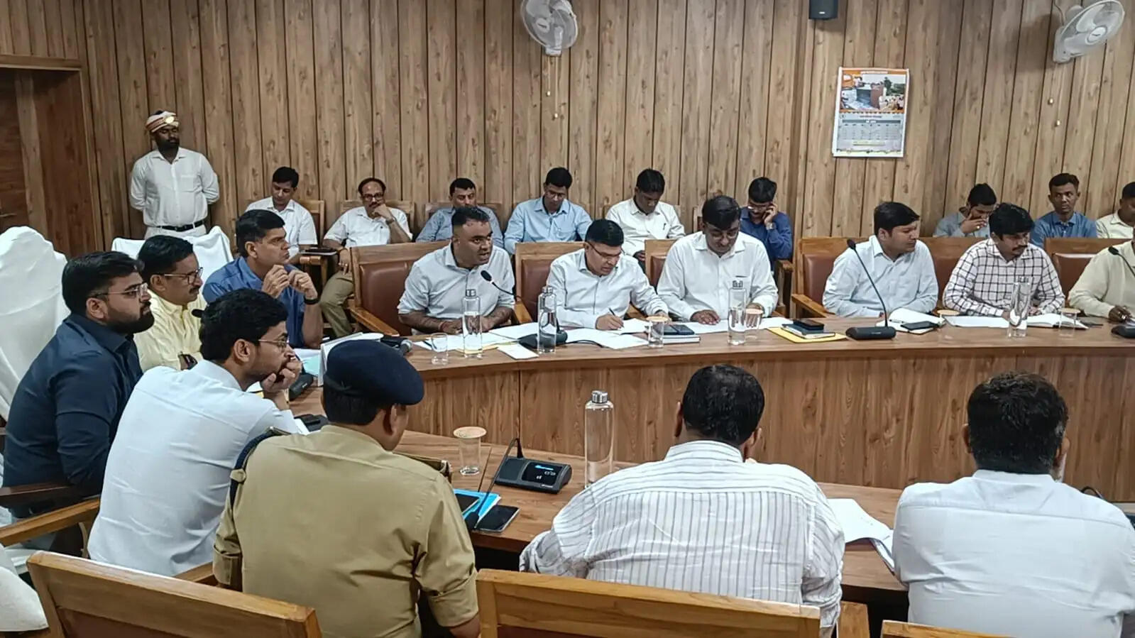 बाढ़ व जलभराव से निपटने को प्रशासन अलर्ट