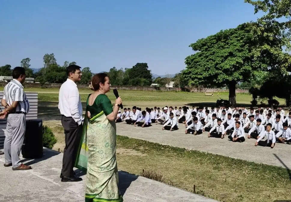 नशे के खिलाफ जागरूकता की अलख, जीडीसी बसोहली ने स्कूल पहुंचाया संदेश
