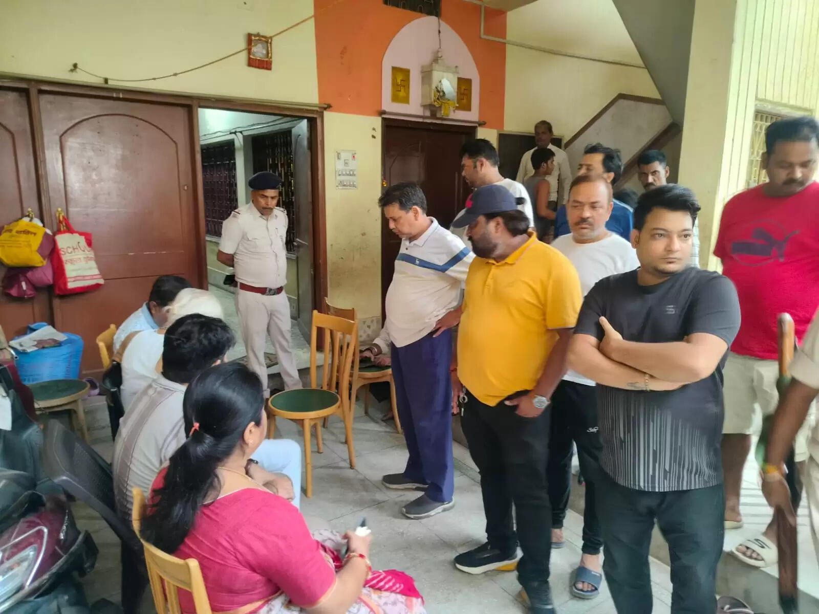 मिठाई दुकान मालिक के बेटे ने की आत्महत्या, जांच में जुटी पुलिस