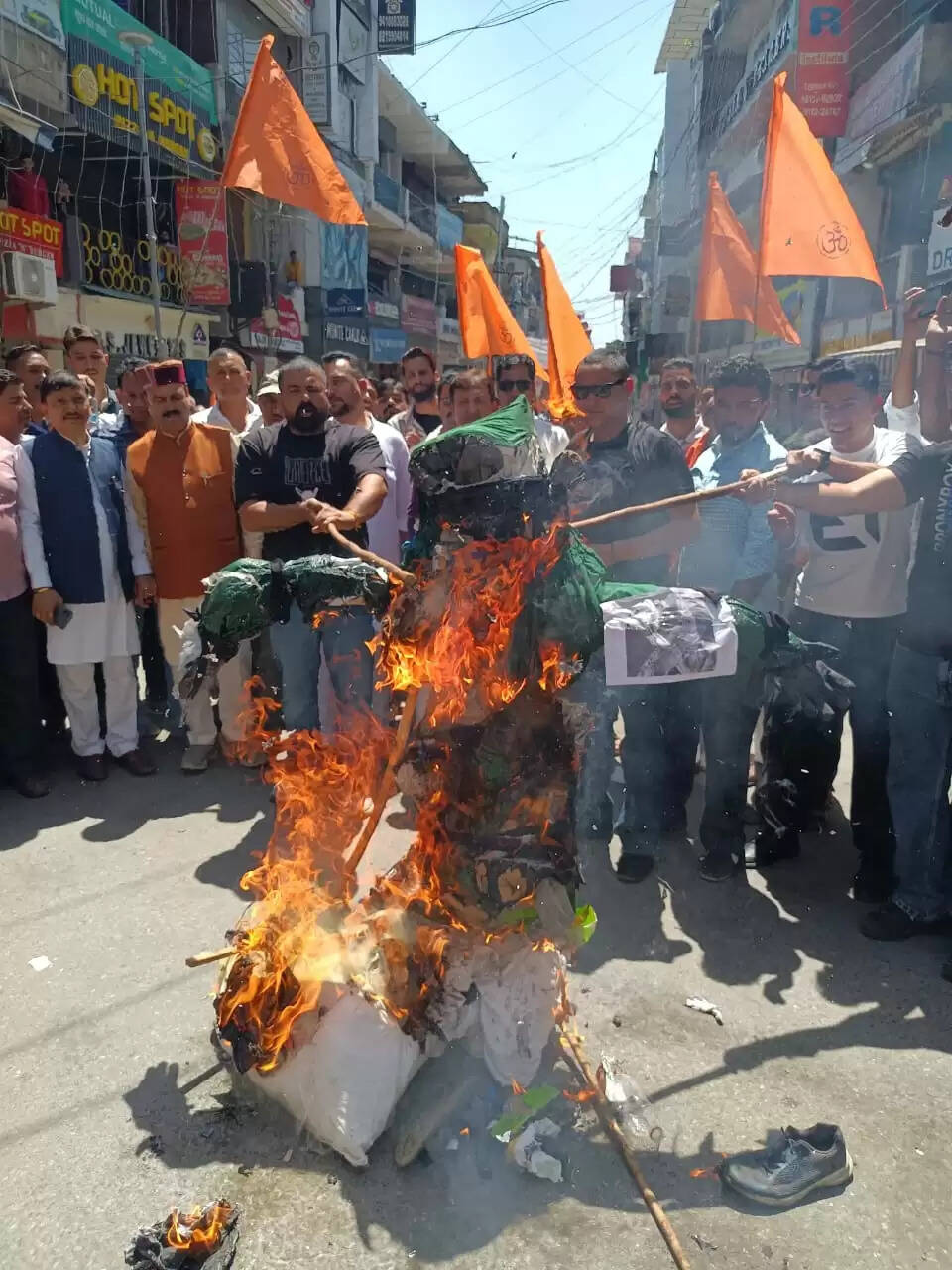 हमीरपुर में पहलगाम आतंकी हमले के खिलाफ ज्वार भरा आक्रोश