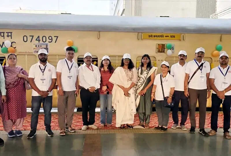 मप्र के विद्यार्थी विज्ञान, शिक्षा और देश की उपलब्धियों को करीब से जानेंगे, 630 सदस्यीय दल शैक्षणिक भ्रमण पर रवाना