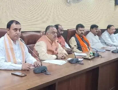 गुरु रविदास जी महाराज की जयंती पर जन्मभूमि की मिट्टी 131 कलशों में भरकर गांव-गांव दिया जाएगा समरसता का संदेश : तरुण चुग