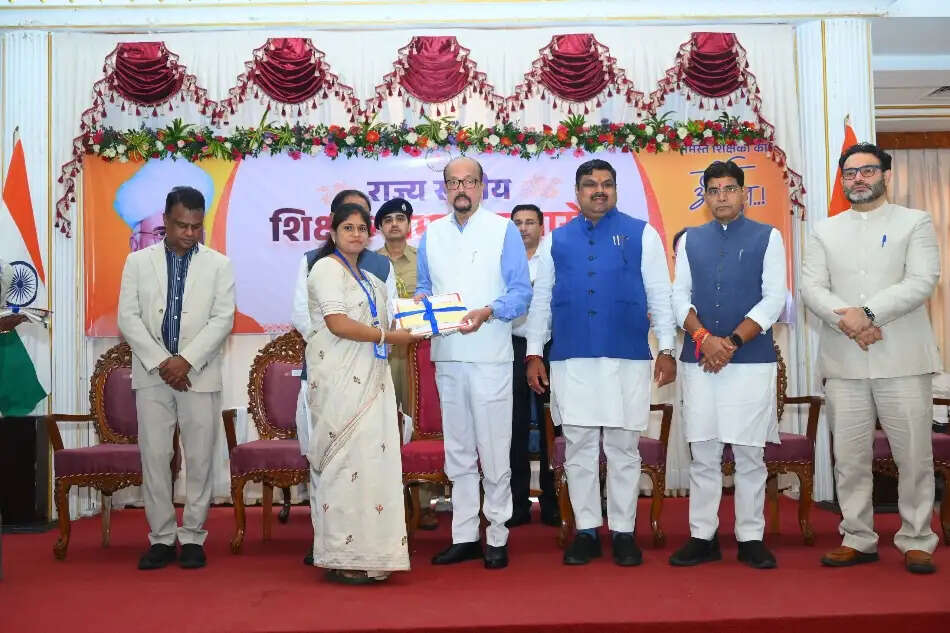 रंजीता-लीलाराम को राज्य शिक्षक सम्मान, धमतरी का बढ़ा मान