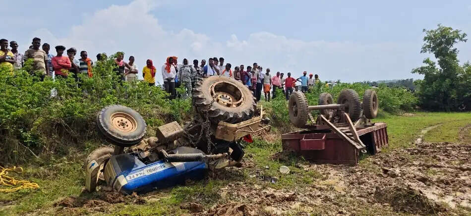 खेत में ट्रैक्टर पलटने से चालक युवक की मौके पर मौत, साथी नाबालिग घायल