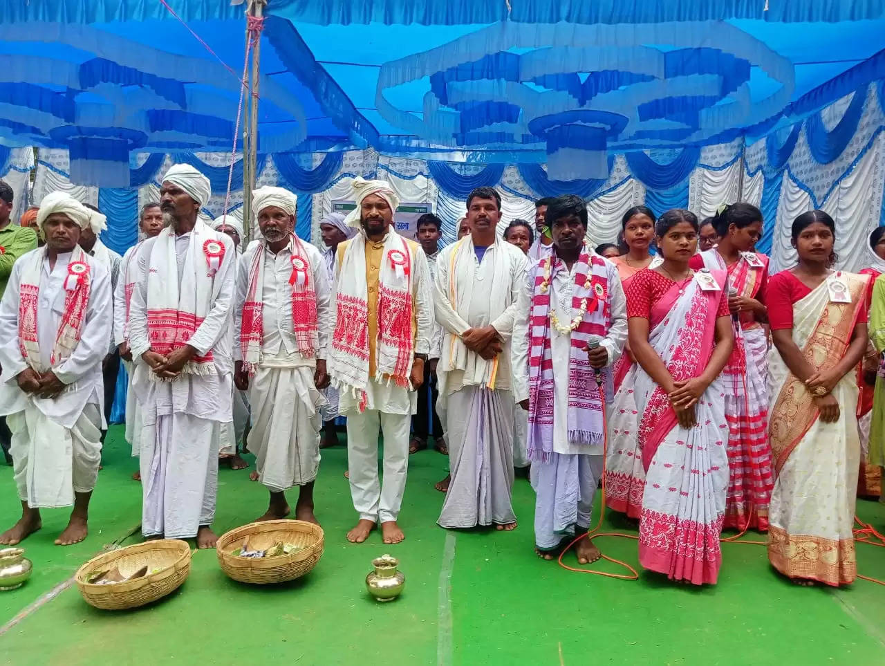 प्रकृति उपासक सरना धर्म मानते हैं और भगवान सिंङबोंगा की अरजी-गोवारी करते हैं:बगराय मुंडा