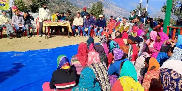 विकसित भारत संकल्प यात्रा के तहत ग्रामीणों को दी सरकारी कल्याणकारी योजनाओं की जानकारी