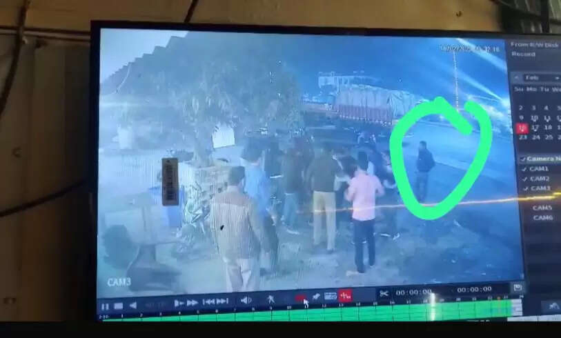 रोहनिया ढाबा मारपीट में चौकी इंचार्ज के निलंबन की मांग अमिताभ ठाकुर ने की