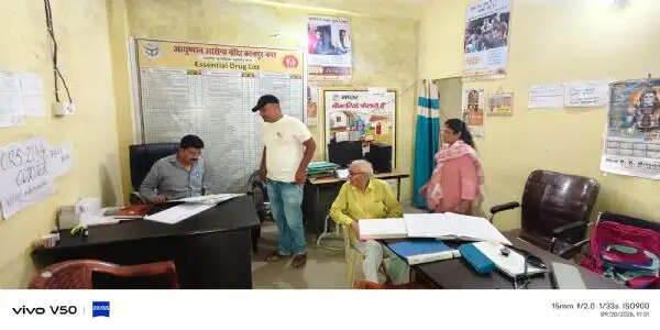 स्वास्थ्य केंद्रों में पांच कर्मचारी मिले अनुपस्थित, वेतन रोकने के निर्देश