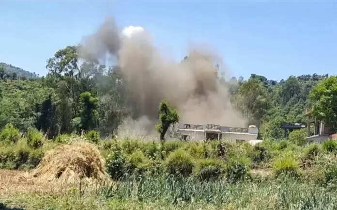 राजौरी के नागरिक इलाकों में मिले बिना फटे मोर्टार के गोले