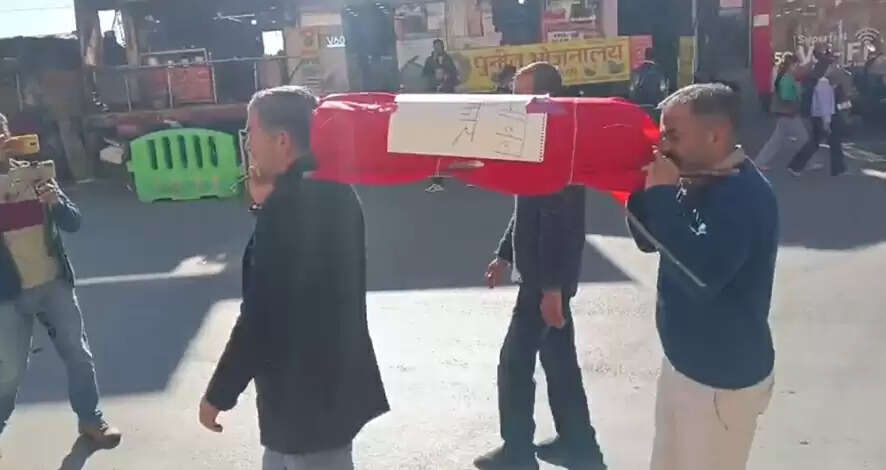 संजौली मस्जिद मामला : हिंदू संघर्ष समिति ने प्रशासन के साथ बैठक का किया बहिष्कार, निकाली शव यात्रा