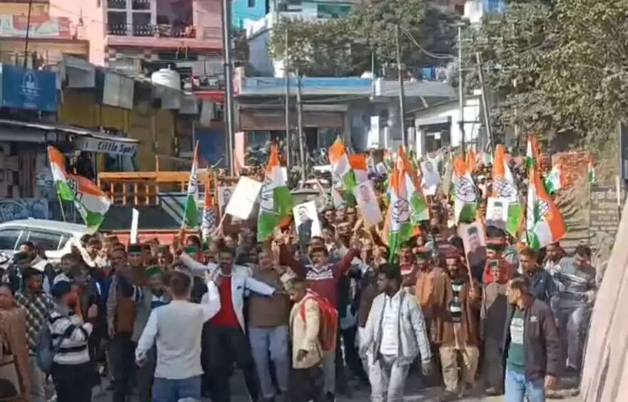 अपने गृह चुनाव क्षेत्र पहुंचे कांग्रेस प्रदेश अध्‍यक्ष विनय कुमार, हुआ स्‍वागत