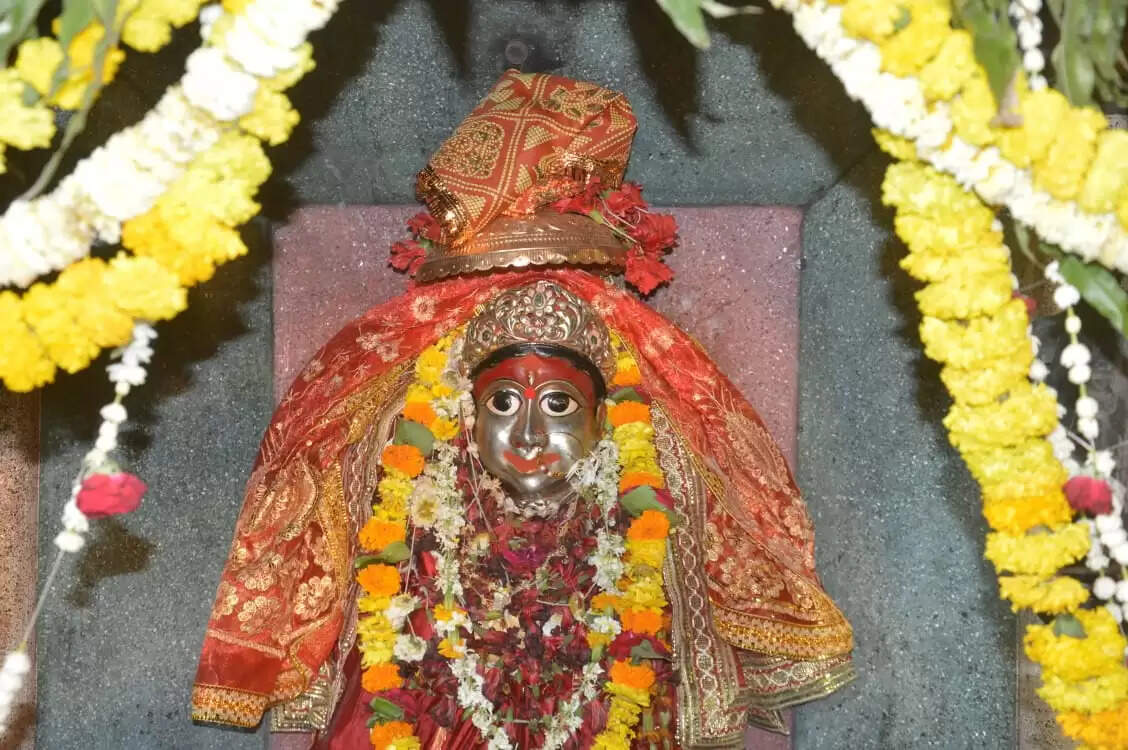 चैत्र नवरात्र: दूसरे दिन ज्येष्ठा गौरी, ब्रम्हचारिणी देवी के दरबार में श्रद्धालु उमड़े