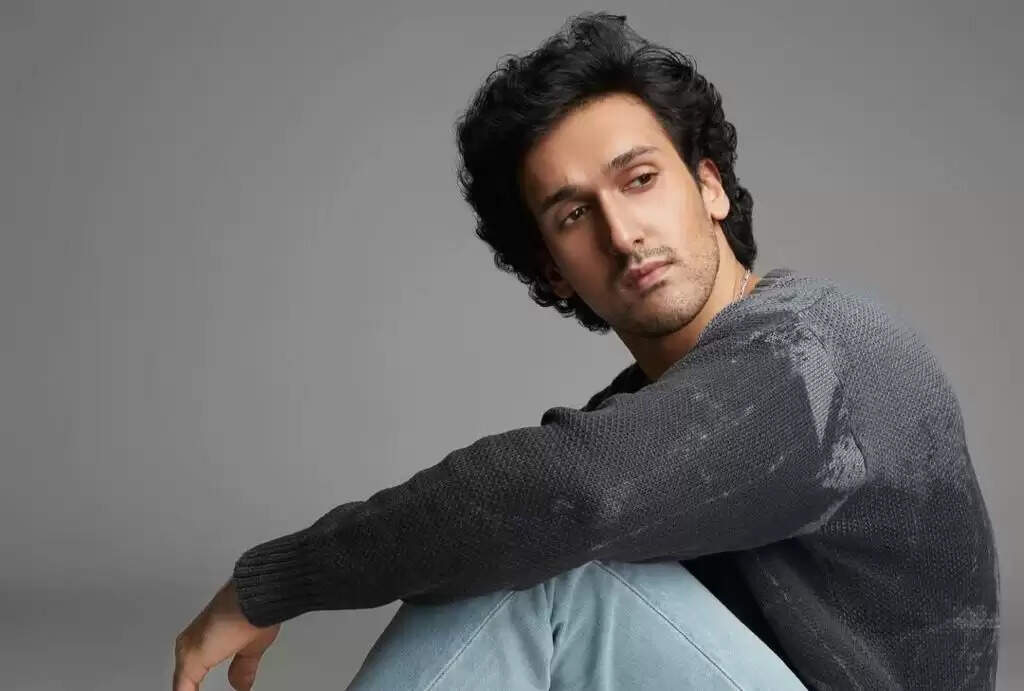 गोविंदा के बेटे यशवर्धन आहूजा जल्द करेंगे बॉलीवुड में डेब्यू