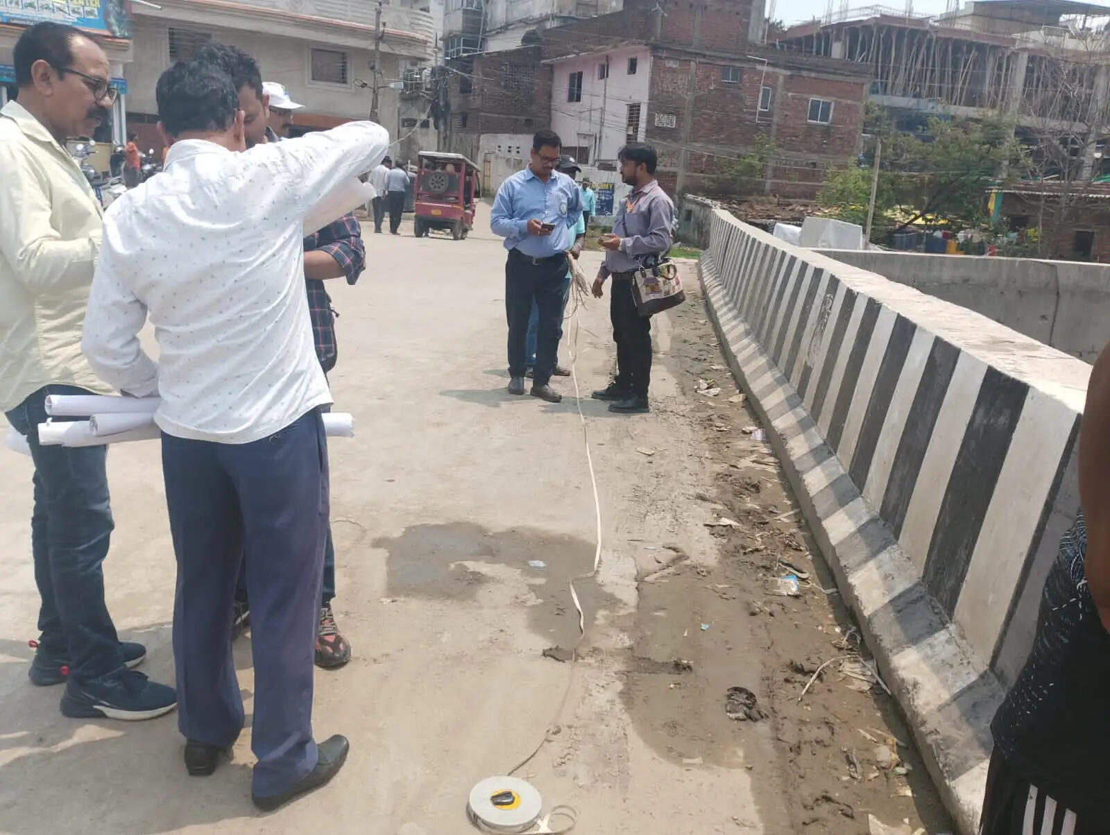 हरमू नदी की सफाई शुरू, वार्ड 23 स्थित हिंदपीढ़ी क्षेत्र में हुआ मापी सर्वेक्षण