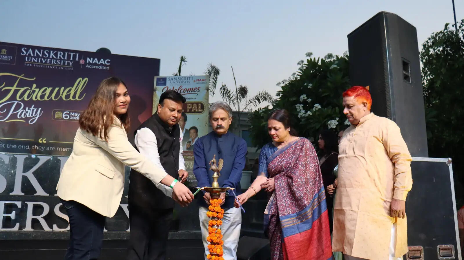 संस्कृति विवि विदाई समारोह बना खट्टी-मीठि यादों का गुलदस्ता