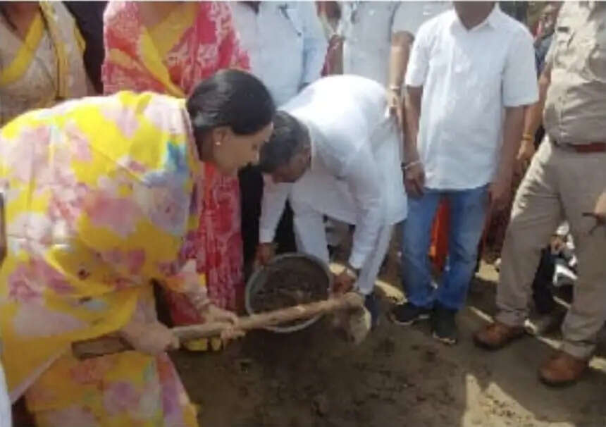 बूढ़ा पुष्कर में श्रमदान और वृक्षारोपण के साथ वंदे गंगा जन अभियान का समापन